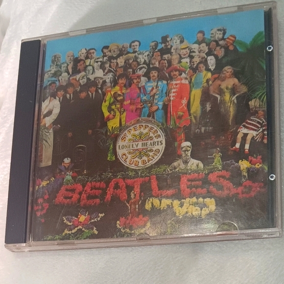 The Beatles CD Sgt. Pepper's Lonely Hearts Club Band - Picture 2 of 6